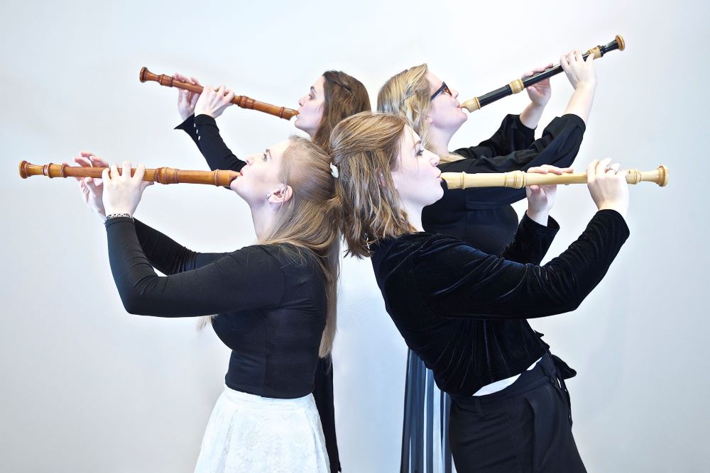 Palisander performs \’Double, Double, Toil and Trouble\’ in Saltaire